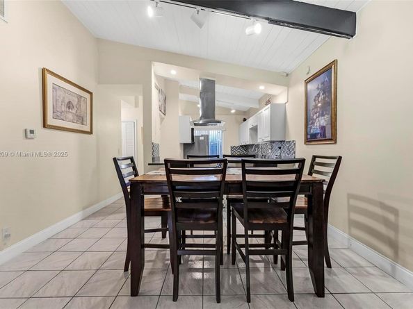 137 Essex Rd 328, Hollywood FL 33024