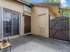 137 Essex Rd 328, Hollywood FL 33024