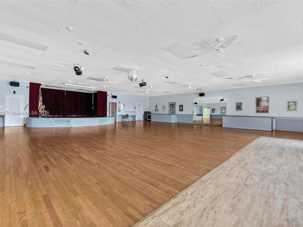 137 Essex Rd 328, Hollywood FL 33024