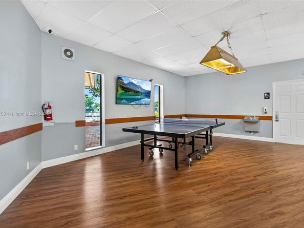 137 Essex Rd 328, Hollywood FL 33024