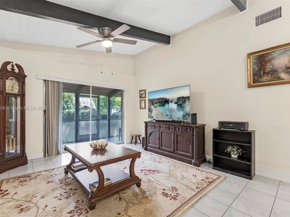 137 Essex Rd 328, Hollywood FL 33024