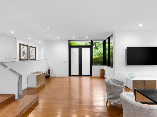 2815 Regatta Ave, Miami Beach FL 33140