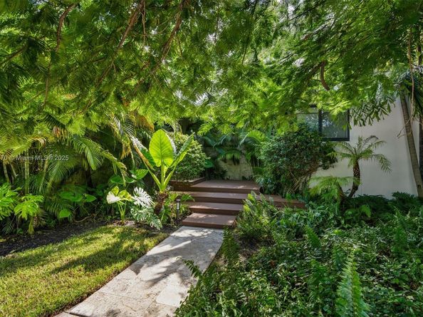 2815 Regatta Ave, Miami Beach FL 33140