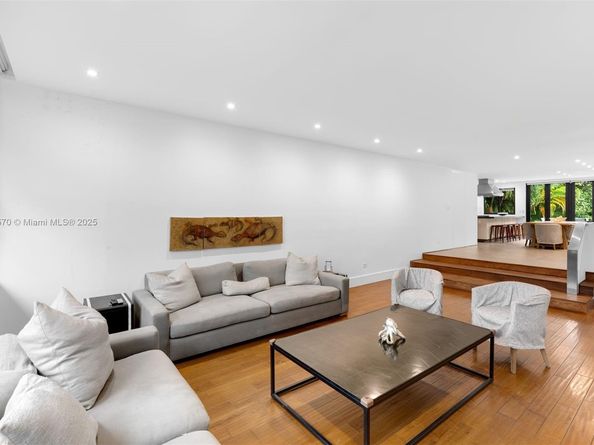 2815 Regatta Ave, Miami Beach FL 33140