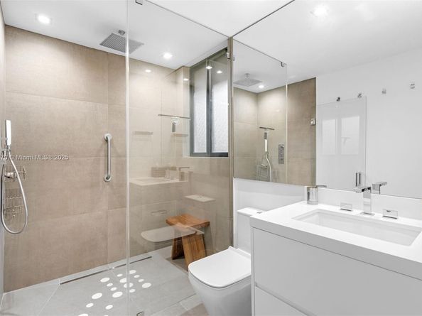 2815 Regatta Ave, Miami Beach FL 33140