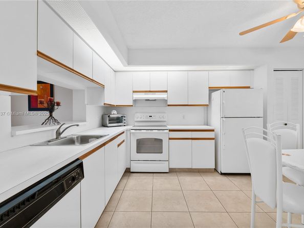 12701 SW 13th St 310F, Pembroke Pines FL 33027