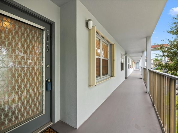 12701 SW 13th St 310F, Pembroke Pines FL 33027
