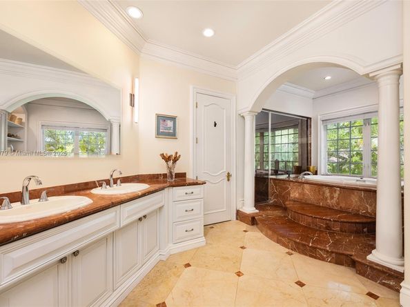 7245 SW 104th St, Pinecrest FL 33156