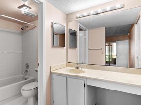 9852 NW 3rd Ct 1, Plantation FL 33324