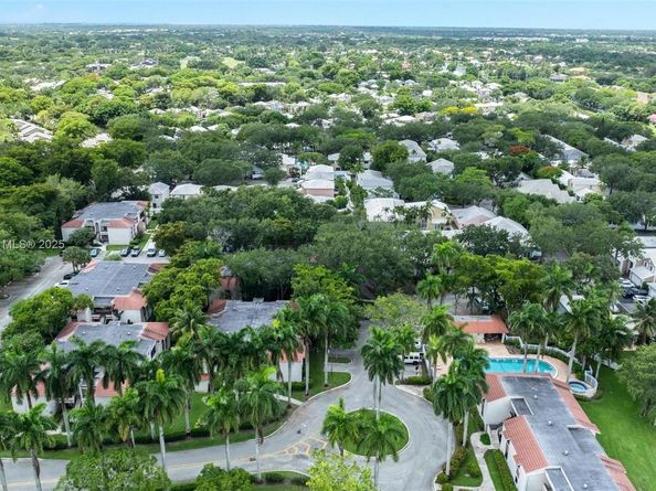 9852 NW 3rd Ct 1, Plantation FL 33324