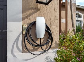 4963 NW 58th Ave, Coral Springs FL 33067