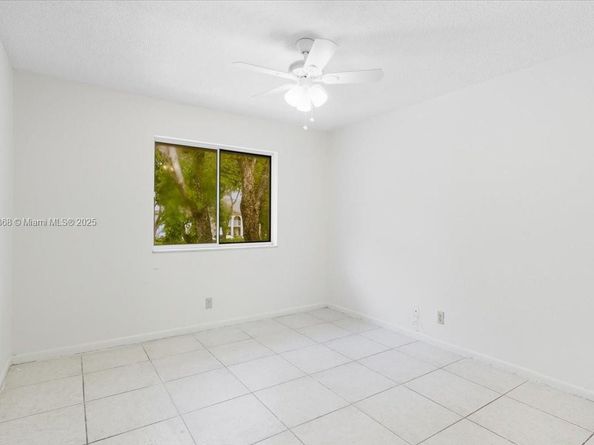 9167 SW 138th Pl 9167, Miami FL 33186