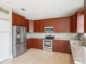 2142 NW 77th Ter, Pembroke Pines FL 33024