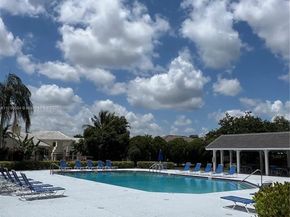 9271 Arborwood Cir, Davie FL 33328