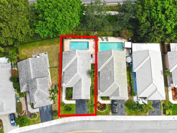 9271 Arborwood Cir, Davie FL 33328