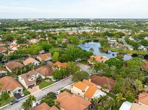 9271 Arborwood Cir, Davie FL 33328
