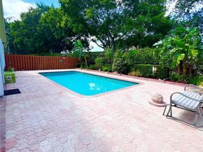 9271 Arborwood Cir, Davie FL 33328