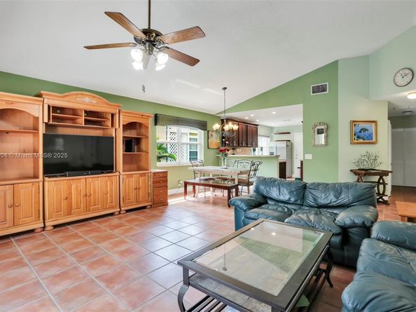 9271 Arborwood Cir, Davie FL 33328