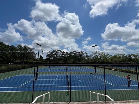 9271 Arborwood Cir, Davie FL 33328