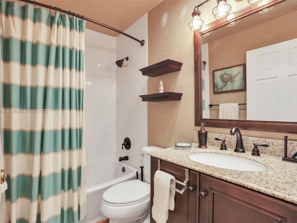 9271 Arborwood Cir, Davie FL 33328