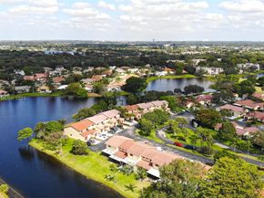 9271 Arborwood Cir, Davie FL 33328