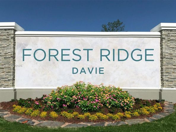 9271 Arborwood Cir, Davie FL 33328
