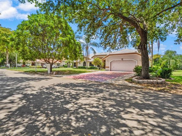 620 NW 104th Ave, Coral Springs FL 33071