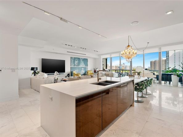 3300 NE 188th St 909, Aventura FL 33180