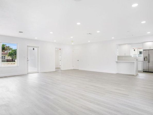 105 NE 213th St, Miami Gardens FL 33179