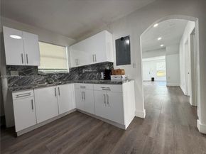 3376 NW 49th St, Miami FL 33142