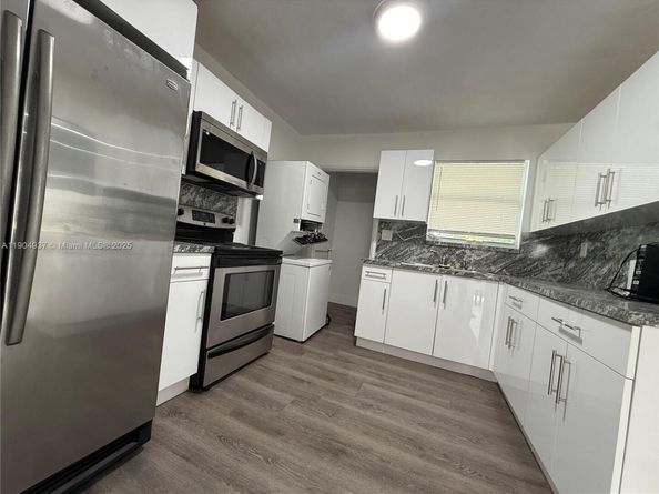 3376 NW 49th St, Miami FL 33142