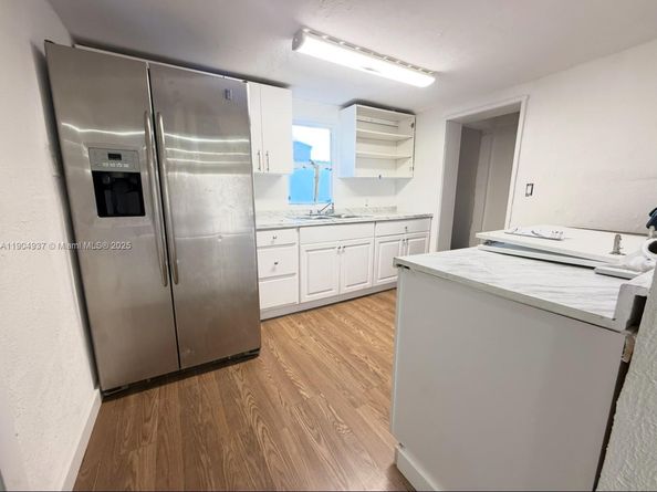 3376 NW 49th St, Miami FL 33142