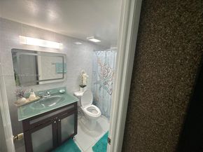 5199 NW 7th St 607, Miami FL 33126