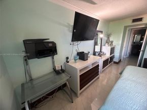 5199 NW 7th St 607, Miami FL 33126