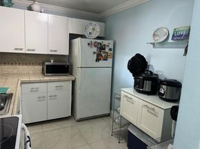 5199 NW 7th St 607, Miami FL 33126