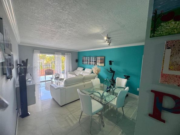 5199 NW 7th St 607, Miami FL 33126