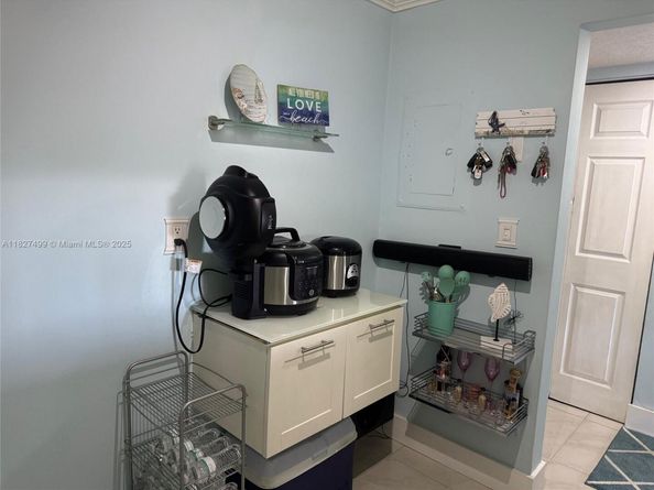 5199 NW 7th St 607, Miami FL 33126