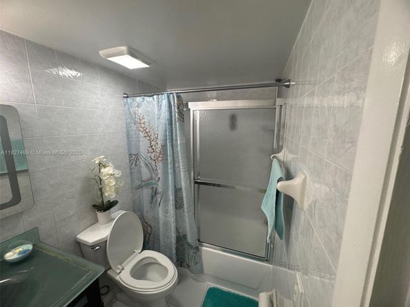 5199 NW 7th St 607, Miami FL 33126