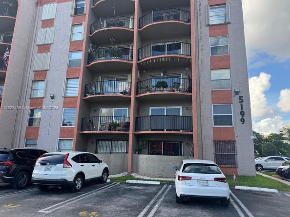 5199 NW 7th St 607, Miami FL 33126