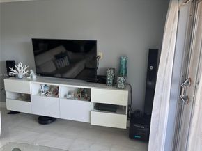 5199 NW 7th St 607, Miami FL 33126