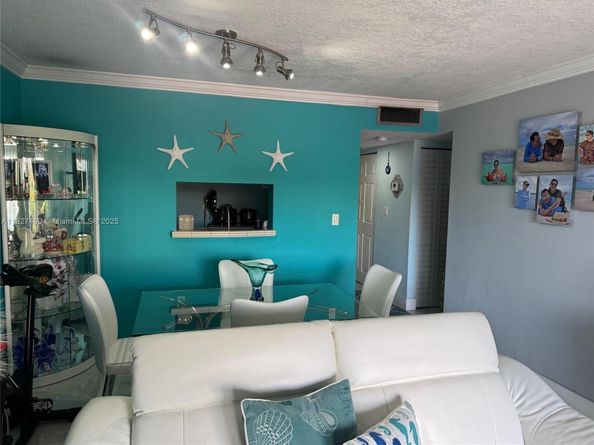 5199 NW 7th St 607, Miami FL 33126