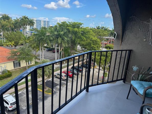 5199 NW 7th St 607, Miami FL 33126