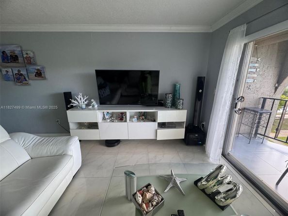 5199 NW 7th St 607, Miami FL 33126