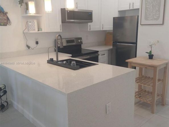 600 Layne Blvd 122, Hallandale Beach FL 33009