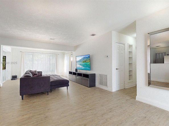 1630 SW 23rd Ave, Fort Lauderdale FL 33312