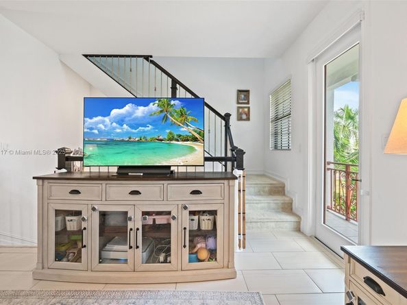 11668 SW 13th Ct, Pembroke Pines FL 33025