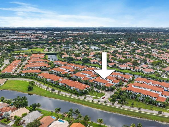 11668 SW 13th Ct, Pembroke Pines FL 33025