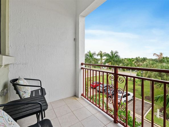 11668 SW 13th Ct, Pembroke Pines FL 33025