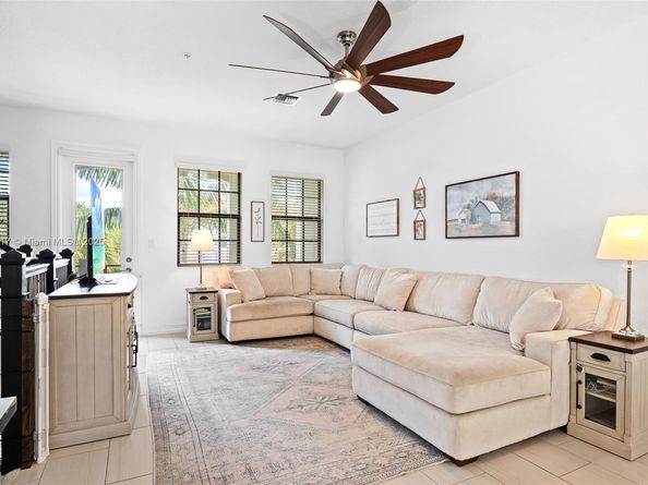 11668 SW 13th Ct, Pembroke Pines FL 33025