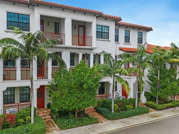 11668 SW 13th Ct, Pembroke Pines FL 33025